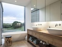 ¿Se pueden usar muebles de madera en el baño? 